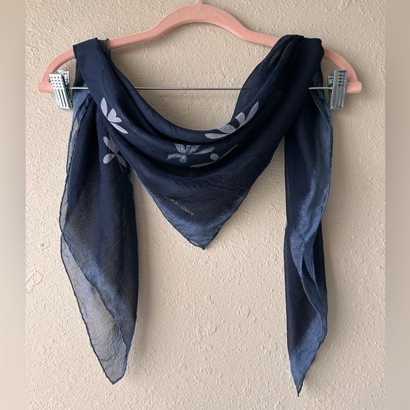 Giorgio ARMANI NAVY FLORAL SILK SCARF - Picture 3 of 5